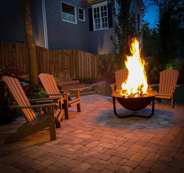 Outdoor fire features: Cast iron fire pit at night