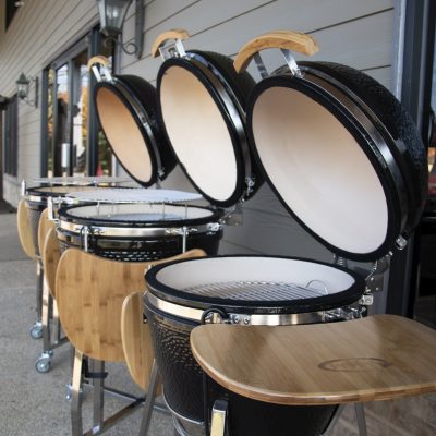 Outdoor kitchens: egg shaped Kamodo smokers